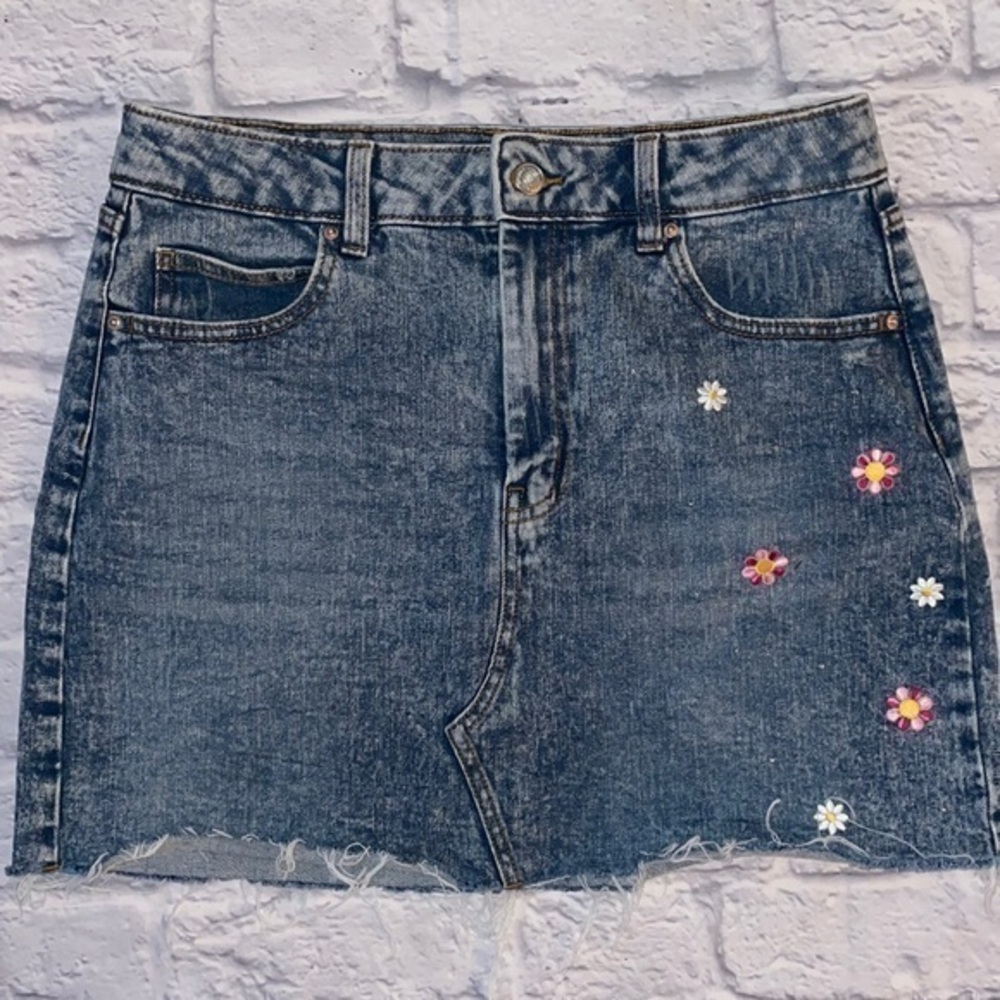 Wild Fable Floral Patch Crystal Embellished Distressed Frayed Denim Jean Skirt